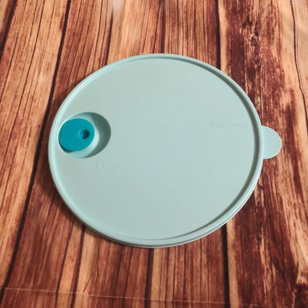 Tupperware Crystal Wave #3 Large Teal/Blue Seal Lid with Blue Cap #2651A-2